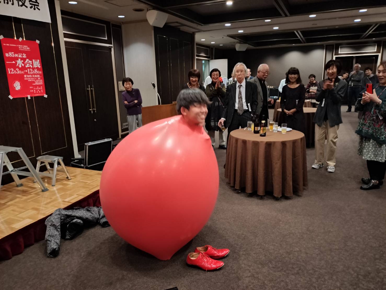 一水会展の前夜祭で出張マジック